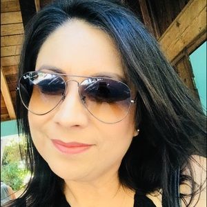 Meet your Posher, Laurie